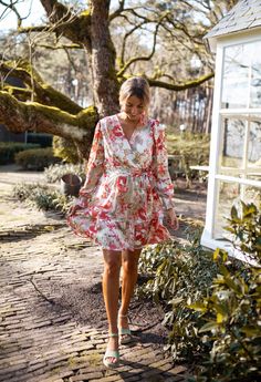 Orange and khaki patterned mini dress that features long sleeves, a v-neckline with a wrap effect, lining, a flowing fit-structure and also ruffle detailing at the bottom. The perfect versatile dress to style up or down no matter the occasion. Sizes: S-M / M-L S-M: Length 33.86 in - Width 12.99 in M-L: Length 35.04 in - Width 14.17 in 100% polyester / Lining: 100% polyester Washing: 86°F Chic Long Sleeve Wrap Dress With Ruffles, Long Sleeve Ruffled Wrap Dress For Spring, Spring Long Sleeve Ruffled Wrap Dress, Flowy Long Sleeve Wrap Dress For Summer, Flowy Long Sleeve Summer Wrap Dress, Spring Long Sleeve Wrap Dress, Long Sleeve Wrap Dress For Spring Day Out, Spring Long Sleeve Wrap Dress For Day Out, Spring Mini Wrap Dress With Ruffles