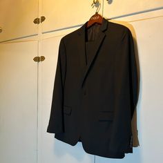 Very Classic, Nice Looking Alfani Black Suit. Great Condition. No Stains, Holes, Or Tears. Gently Worn. Looks Almost Brand New. Still Has All 3 Of The Front Pockets Still Sewn Shut, 6 Pockets Inside, Lining Is Black, Four Buttons On The Cuff, Two Button Jacket. Pants Are Slim Fit 3032. P2p 20.5" Terrific Suit For Weddings, Or Anyplace Where A Suit Is Needed. Luxury Notch Lapel Sets For Black-tie Events, Luxury White Dress Shirt For Black Tie Events, Luxury Black Three-piece Suit With Hidden Button Closure, Luxury Slim Fit Blazer For Black-tie Events, Luxury Single-breasted Suits For Black-tie Events, Cheap Black Suits, Button Jacket, Black Suit, Black Suits