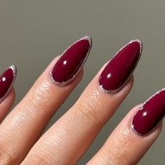 Cherry Red Nails With Glitter, Red Nails Design Glitter, Kuku Nail Art, Nails Gel Design Ideas, Cherry Mocha Nails Design, Moulin Rouge Nails, Cherry Red Nails Design, Winter Nails Burgundy, Cherry Color Nails