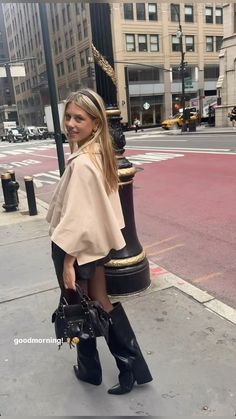 #newyork #stockholmstyle #meetmethere #stockholm #americana #fashion #foryoupage #fyp #boots #outfits #outfitoftheday #fitspo #inspolook Winter Fasion, Boots Outfits, London Outfit, Americana Fashion, Winter Fits, Scandi Style, Daily Workout