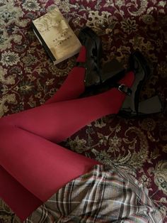 @besodealma ❤‍🩹 Romney Ellen, Legs Aesthetic, Caraval Stephanie Garber, Scarlett Dragna, Red Pantyhose, Caraval Series, Thigh High Stockings And Tights, Dark Academic, Stephanie Garber