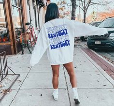 Kentucky Sweatshirt University Sweatshirt Vintage College - Etsy Oversized White Hoodie, Top Clothing Brands, Well Behaved Women, Crewneck Vintage, Eyes On Me, Hoodie Mockup, Retro Sweatshirts, Club Sweatshirts, White Crewneck