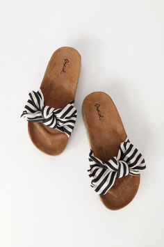 Slippers Outfit, Heel Sandals Outfit, Honeymoon Style, Beach Styles, Beach Honeymoon, Strappy Sandals Flat, Dana Point, Sandals Outfit, Toe Post Sandals