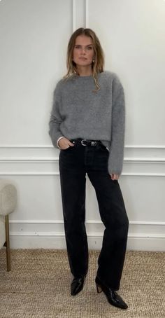 Black Crewneck Outfit, Black Jeans Outfit Aesthetic, Aw23 Fashion, Grey Jeans Outfit, Grey Sweater Outfit, Gray Crewneck, Black Jeans Outfit, Winter Outfit Inspiration, 가을 패션