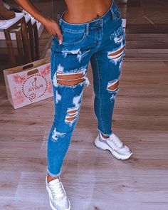 Fringe Hem Jeans, Hip Hop Trousers, Blue Ripped Jeans, Denim Chic, Hottest Fashion Trends, Pantalon Large, Blue Outfit