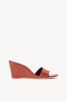 STAUD BILLIE WEDGE | TAN Black Toile, Tan Wedges, Simple Leather, Spring Fits, Leather Bucket, Leather Wedges, Platform Wedges, Cow Leather, Wedge Shoes