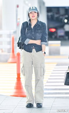 Boyish Outfit, Airport Fashion Kpop, Cute Travel Outfits, New Jeans Minji, Billboard Women In Music, Boyish Outfits, Korean News, Airport Pictures, Minji Newjeans