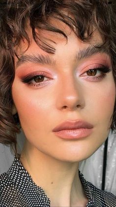 Cool Tone Pink Eyeshadow, Pink Eyeshadow Looks Brown Eyes, Nikki La Rose Makeup, Funky Wedding Makeup, Colorful Bridal Makeup, Spring 2023 Makeup Trends, Colored Eyeshadow Looks, Pink Blush Makeup Looks, Edgy Eyeshadow