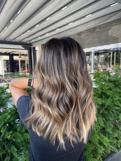 Feathered Highlights Dark Hair, Natural Money Piece Balayage, Hair Color Ideas Before And After, Dark Ash Blonde Root Melt, Brown Hair And Highlights Medium, Easy Maintenance Balayage, Highlights Brown Hair Ombre, Blonde Balayage Dark Brown Hair, Bayalage With Babylights