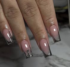 Concert Nails Acrylic, Beyonce Nails Inspiration, Chrome Nails Designs Short, Chrome Cross Nails, Nails For Concert, Concert Nails Ideas, Nail 2023 Spring, Chrome Acrylic Nails, Beyonce Nails