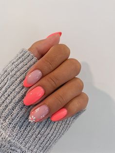 Uñas Color Coral, Coral Pink Nails, Rounded Acrylic Nails, August Nails, Simple Gel Nails, Her Nails, Round Nails