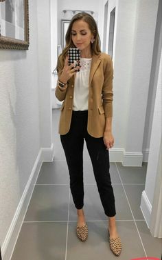 Business Casual With Flats, Petite Fashion Outfits, Work Attire Women, Elegantes Outfit Damen, Interview Outfits, Camel Blazer, Professional Work Outfit, Work Trip