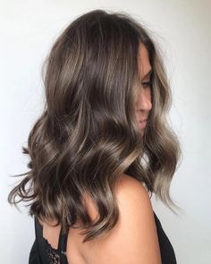 Types Of Hair Highlights, Hair Presents, Ash Brown Hair With Highlights, Cool Brown Hair, Subtle Blonde Highlights, Chunky Highlights, Hair Adviser, Types Of Hair