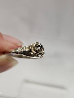 Cute sterling silver flower ring is ideal to wear with any casual weekend outfit or to give as as gift. The flower measures about 7mm in size. Size 9 Marked 925 Vintage good condition Mens Pinky Ring, Casual Weekend Outfit, Silver Flower Ring, Eagle Ring, Biker Rings, Casual Weekend, Sterling Silver Flowers, Weekend Outfit, Star Flower