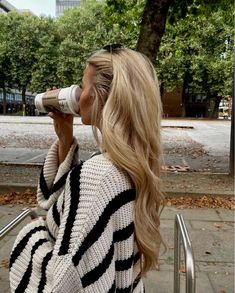 Aesthetic Hair Photos, Brunette Instagram Pictures, Classy Girl Aesthetic Outfit, Blonde Styled Hair, How To Take Good Pictures For Instagram, Blonde Hair Inspiration Long, Winter Hair Ideas, Aesthetic Hair Styles, Day In The Life Aesthetic