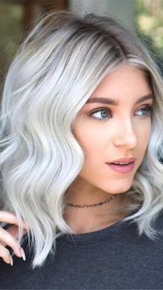 Short White Hair, Wavy Bob Haircuts, White Hair Color, White Blonde Hair, Silver Blonde