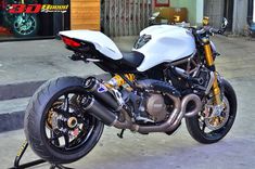 a white and black motorcycle parked in front of a building