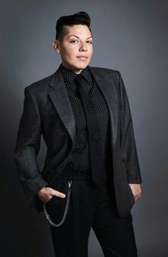 Sarah Ramirez as Kat Sandoval from 'Madam Secretary' (2014) Mama Morton, Androgynous Fashion Women, Butch Fashion, Callie Torres, Sara Ramirez, Androgynous Outfits, Lesbian Outfits, Women In Suits, Lesbian Fashion