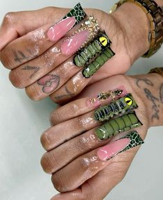 Nail Sets Black Women, Short Nail Sets, Idol Nails, Junk Nails, Girly Acrylic, Retro Nails, Hard Nails, Drip Nails