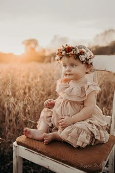 Cute Fall Photoshoot Ideas, Photoshoot Ideas For Baby, Fall Photography Ideas, Photo Bb, Fall Photoshoot Ideas, Baby Birthday Photoshoot, Toddler Photoshoot, 1st Birthday Pictures, 1st Birthday Photoshoot