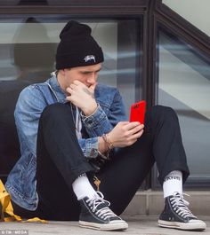 Brooklyn Outfit, Mens Converse Outfit, Japanese Street Fashion Men, Black Outfit Edgy, Leather Front Pocket Wallet, Geeky Fashion, Photography Student, Brooklyn Beckham, Vans Outfit