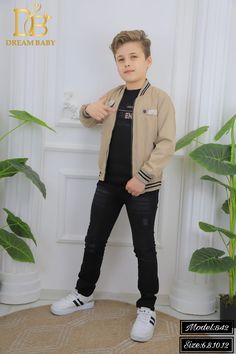 Cool Casual Outfits, Boys School Outfits, Outfits For Boys, Boys Fashion Trends, Boys Tracksuits, Baby Boy Dress, Stylish Maternity Outfits, Toddler Boy Fashion