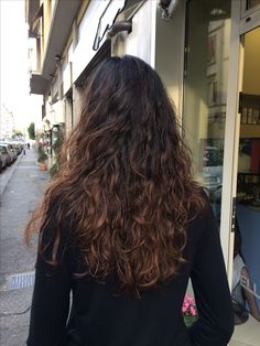 Long Wavy Hair Natural, Brown Wavy Hair, Wavy Haircuts, Wavy Curly Hair, Long Wavy Hair, Good Hair Day, Hair Inspo Color, Aesthetic Hair, Hair Waves