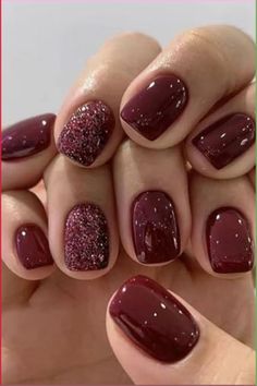 This fall, elevate your nail game with these captivating nail art designs that capture the essence of the season.From festive pumpkin motifs to enchanting leaf patterns, these creative nail ideas will Maroon Nail, Money Nails, Short Fake Nails, Gray Nails, Super Nails, Ideas Nails, Pedicure Nail Art, Dipped Nails