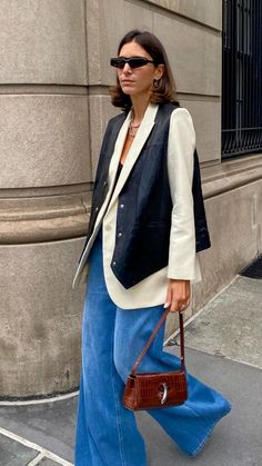 Thrift Bundle, Waistcoat Outfit, Chic Office Outfit, Walking Down The Street, Mode Turban, Outfit Trends, Vest Outfits, Looks Chic