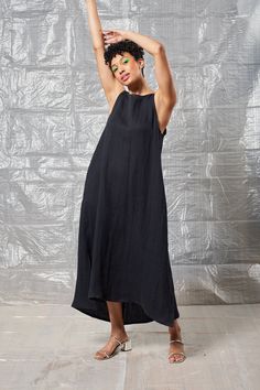 The Pleated Shift Dress features foldover detailing at the neck as well as a relaxed, streamlined silhouette and midi length. Added in-seam pockets and side-seam hem slits allow for added utility and ease of movement. Shift Dress Black, Toronto Canada, Sustainable Clothing, Xl Dress, Pleated Dress, Get Dressed, Dresses Xs, Midi Length, Fabric Care