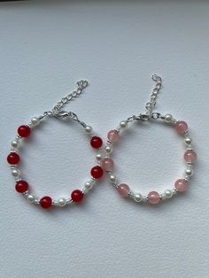 a simple elegant bracelet pair for everyday wear. Perfect for friends or just if you want to switch things up. Simple Bracelets To Make, Simple Bracelet Ideas, Bracelets Simple, Grunge Jewelry, Preppy Jewelry, Diy Jewelry Unique, Bracelet Craft Diy, Wrist Jewelry