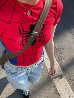 Spider Man Girl Aesthetic, Spider Man Outfits Woman, Spider Man Halloween, Spiderman Girl, Spiderman Gifts, Spiderman Shirt, Image Spiderman, Spiderman Theme