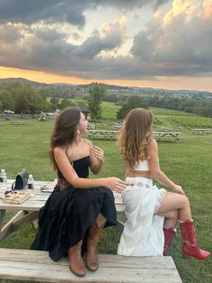 Fall Cowgirl Boot Outfits, Cowgirl Swimsuit Outfit, Cowgirl Friends Aesthetic, Winery Winter Outfit, Farm Clothes Aesthetic, Coquette Cowgirl Aesthetic, Nashville Winery, Cowgirl Aesthetic Party, Countryside Aesthetic Outfit