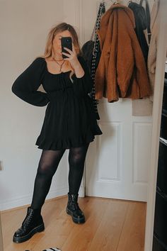 Formal Casual Black Outfit, All Black Casual Outfit Plus Size, Black Clothes Aesthetic Plus Size, Summer Doc Martin Outfits, Mid Size Dark Fashion, Grunge Winter Outfits Plus Size, Llymlrs Outfit, Mum Tum Outfit, Fashion Inspo Plus Size