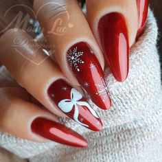 Celebrate the magic of Christmas with these festive nail art designs! 🌟 Whether you prefer classic red and green or want to experiment with glittery designs, explore these amazing ideas to elevate your holiday look! #NailDesigns #HolidayNails Nails 2020, Nail Designs Glitter, Christmas Nail, Fancy Nails, Chic Nails