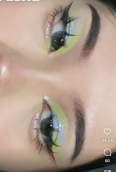 Green And Blue Makeup, Lime Makeup, Eye Makeup Looks, Doll Eye Makeup, Face Art Makeup, Graphic Makeup, Work Makeup