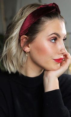 Hairband Hairstyle, Penteado Cabelo Curto, Velvet Headband, Headband Styles, Hair Envy, Grunge Hair, Black Sweater, Hair Dos, Headband Hairstyles