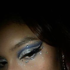 purple shimmery makeup inspo Purple Makeup With Gems, Guts Tour Makeup, Glittery Eyeshadow Looks, Periwinkle Makeup, Y2k Make Up, Purple And Blue Makeup, Makeup Ideas Prom, Crazy Makeup Looks, Color Guard Makeup