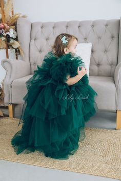 Looking for a stunning and unique dress for your little girl's special occasion? Look no further than this  Emerald Green Flower Girl Dress, perfect for birthdays, pageants, or any other special event! This beautiful boho-style dress features a ruffled design with delicate feathers adorning the skirt, creating a whimsical and enchanting look. The sparkling lace top adds a touch of glamour and sophistication, while the full skirt flows beautifully with every movement. Crafted from high-quality ma Emerald Green Flower Girl Dress, Green Flower Girl Dress, Green Flower Dress, Green Flower Girl Dresses, Dress With Feathers, Girl Green Dress, Baby Birthday Dress, Emerald Green Dresses, Unique Dress