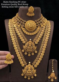 New Necklace Designs, South Indian Bridal Jewellery, Dubai Gold Jewelry, Bridal Jewelry Sets Brides, Mangalsutra Design, Bridal Necklace Designs, Pure Gold Jewellery, Artificial Jewelry