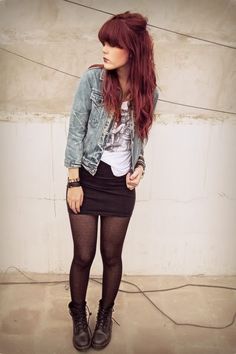 Outfits rockstars que puedes llevar al Vive Latino Styl Grunge, Look Grunge, Doc Martens, Black Tights, Mode Inspiration, Grunge Fashion, Look Chic, Skirt Outfits