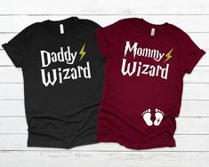 Harry Potter Mom, Gender Reveal Announcement, Universal Shirts, Harry Potter Baby Shower, Pregnancy Reveal Shirt, Gender Reveal Shirts, Harry Potter Baby, Baby Gender Reveal Party