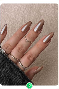 Two-toned chocolate chrome nails featuring a gentle contrast of shades. These nails add depth and style for those who want a subtle yet creative nail design. Hailey Bieber Glazed Donut Nails Brown, Chocolate Brown Glazed Donut Nails, Fall Nails Chrome Powder, Chocolate Brown Glazed Nails, Light Brown Glazed Nails, Tan Glazed Donut Nails, French Nails With Chrome Powder, Cute Fall Almond Nails, Chocolate Fall Nails