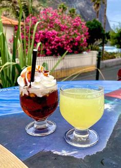 two drinks sitting on top of a table next to each other