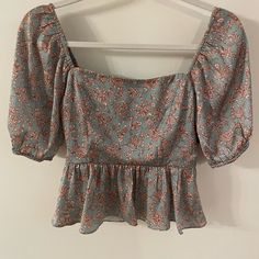 Cropped Silk Floral Peplum Top With Tie Back, Size Xs By Altar’d State! It’s Mint Green With Dusty Rose Colored Flowers. Elastic Around The Sleeves To Give Them That Puffy Romantic Look. Never Worn, Nwot. Pit To Pit Is 16” Cute Fitted Blouse For Vacation, Cute Fitted Blouse For Brunch, Cute Fitted Green Blouse, Floral Peplum Top, Dusty Rose Color, Colored Flowers, Floral Peplum, Romantic Look, Altar'd State