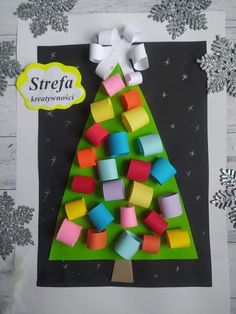 an origami christmas tree made out of colored blocks