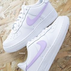 Personalized sneakers Air Force 1 Custom swoosh pastel lilac color unisex hand painted Waterproof professional paint Authentic & new object, sold in its original packaging The customs are made to order it will not be possible to proceed to a return/refund. do not hesitate to contact me if you have any questions 😊 https://www.etsy.com/fr/shop/sneakeaze?ref=profile_header Personalized Sneakers, Sneakers Air Force, Black And White Football, Nike Air Force 1 Custom, Air Max Plus Tn, Nike Air Force One, Air Force 1 Custom, Custom Air Force 1, Baskets Nike