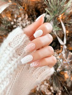 Elevate your winter style with these chic and trendy snowflake nails that will give you the perfect K-beauty look. Christmas Nails With Sweater Design, Sweater Snowflake Nails, Sweater And Snowflake Nails, White Christmas Sweater Nails, Winter Nails Sweater Art Designs, Nude Winter Nails Acrylic, Holiday Sweater Nails, Sweater Winter Nails, Sweater Art Nails