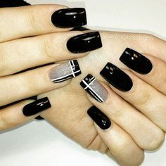 Goth Chic Nails, Unghie Sfumate, Classy Nail Designs, Silver Nail, Plaid Nails, Her Nails, Nail Art Designs Diy, Pretty Nail Art Designs, Nail Art Designs Videos