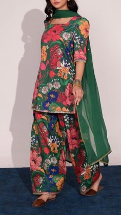 Stylish Floral Print Shalwar Kurta Set Beautiful Shalwar Design, Printed Pakistani Suit Design, Printed Indian Suits, Stitching Designs For Suits, Pakistani Printed Suit Design, Same Print Dress Design Pakistani, Less Kurti Design, Stitching Ideas For Suits, Pakistani Shalwar Design